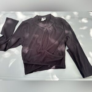 Black Windsor Cropped Long Sleeve 🖤